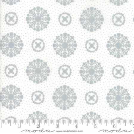 Bonnie and Camille - Vintage Holiday - Snowflakes in Metallic Silver