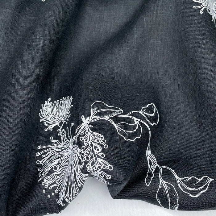 Perla Printed linen White on Black