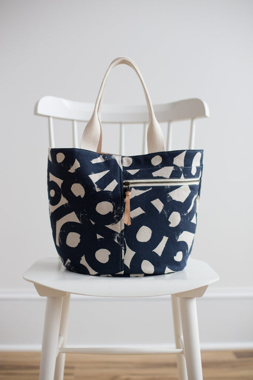 Noodlehead Pattern by Anna Graham - Crescent Tote